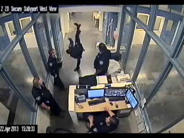 Raw_video__Deputy_uses_martial_arts_move_1_2004110000_7934532_ver1.0_640_480[1]