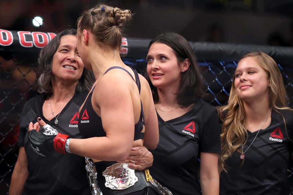 UFC+190+Rousey+v+Correia+iFX9esOlUrux